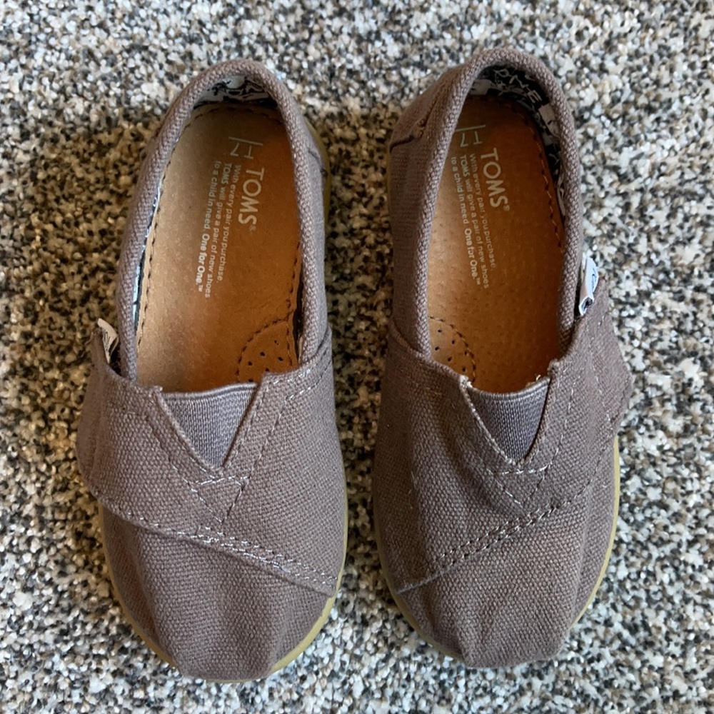 Toms - Picture 4 of 8